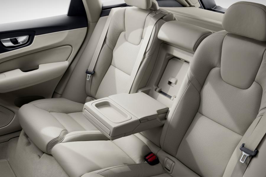 Интерьер Volvo XC60 T6 Inscription 2017 года  (WW) (фото 44 из 72)
